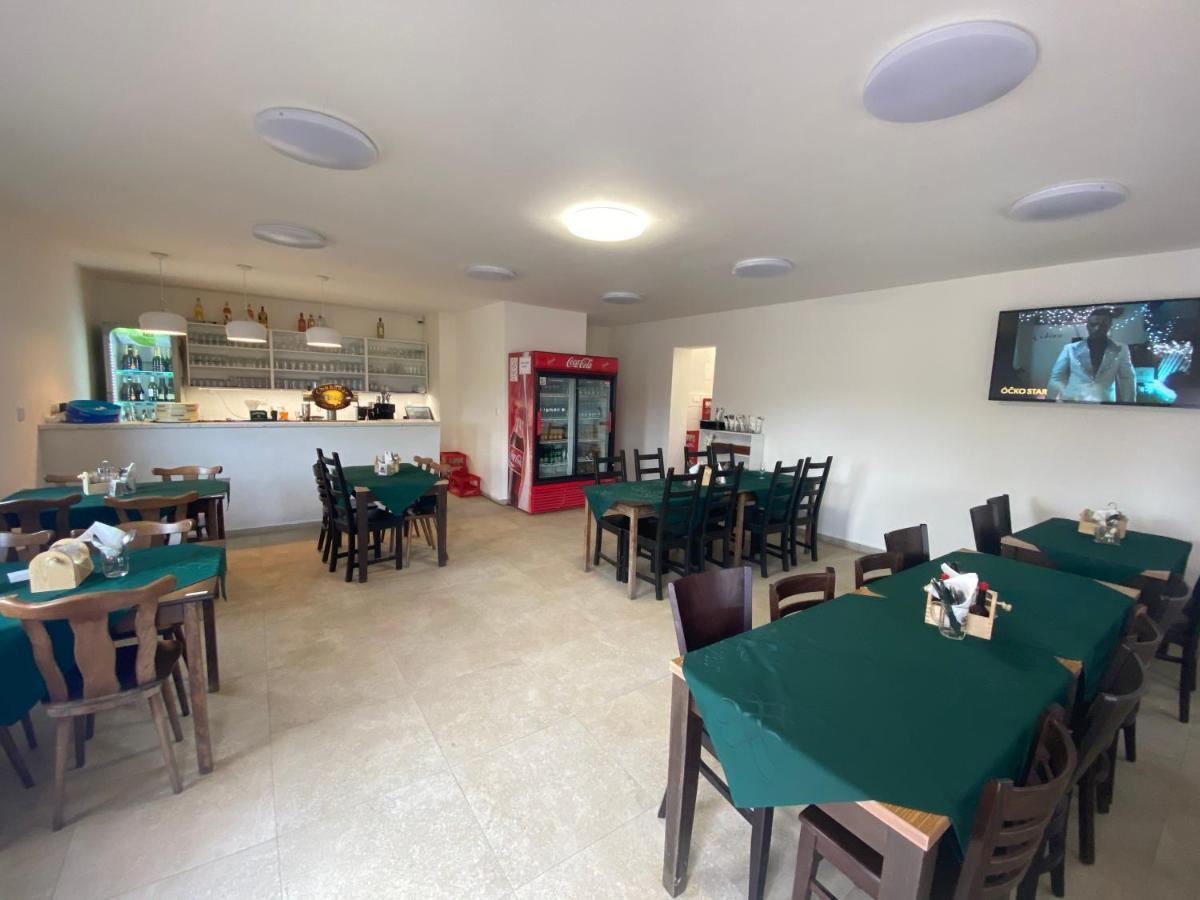 Chaty A Apartmany Hracholusky Kemp Kosatka Pnovany Luaran gambar