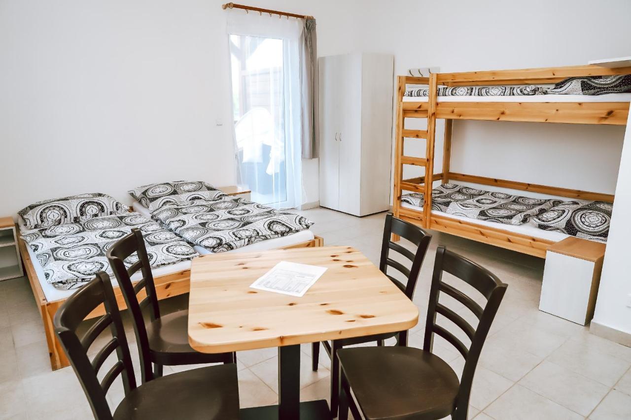Chaty A Apartmany Hracholusky Kemp Kosatka Pnovany Luaran gambar