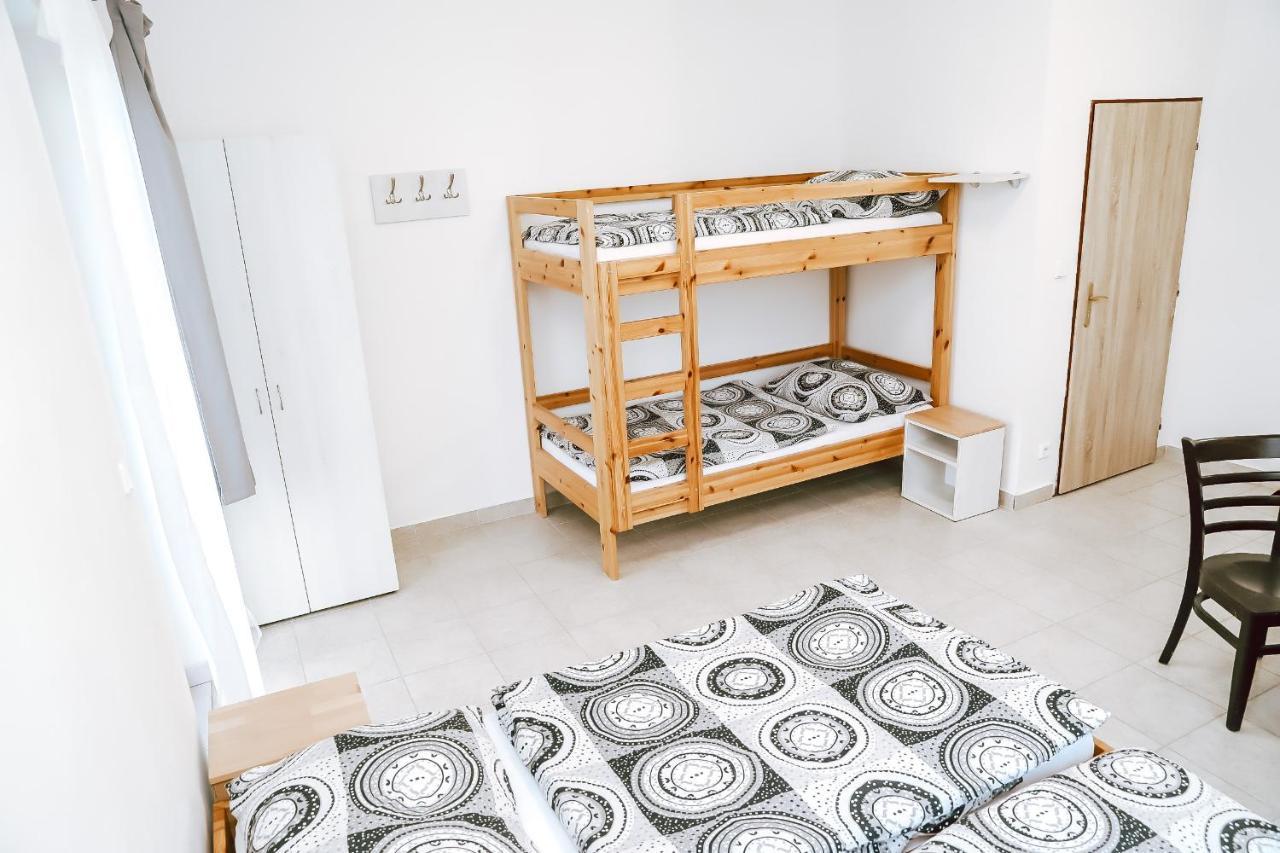 Chaty A Apartmany Hracholusky Kemp Kosatka Pnovany Luaran gambar