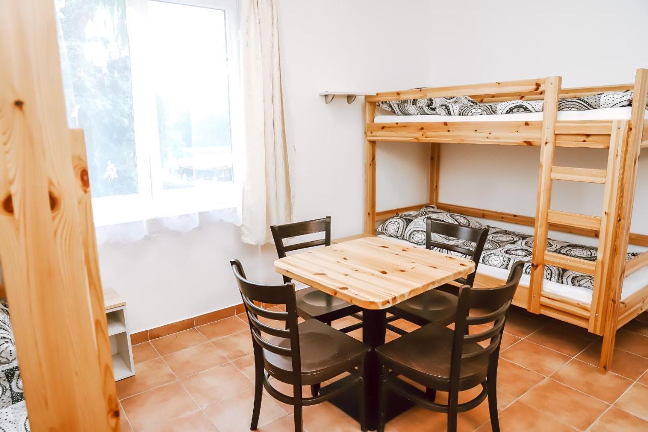 Chaty A Apartmany Hracholusky Kemp Kosatka Pnovany Luaran gambar