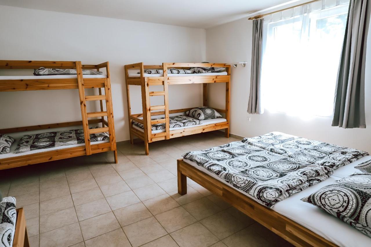 Chaty A Apartmany Hracholusky Kemp Kosatka Pnovany Luaran gambar