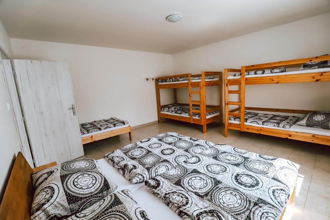Chaty A Apartmany Hracholusky Kemp Kosatka Pnovany Luaran gambar