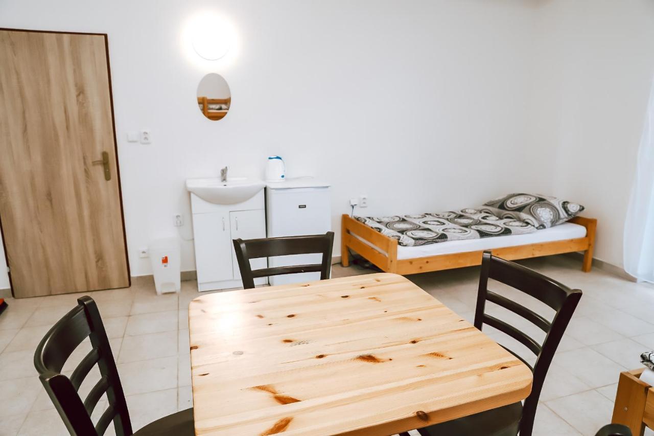 Chaty A Apartmany Hracholusky Kemp Kosatka Pnovany Luaran gambar