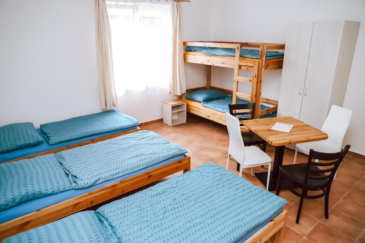 Chaty A Apartmany Hracholusky Kemp Kosatka Pnovany Luaran gambar