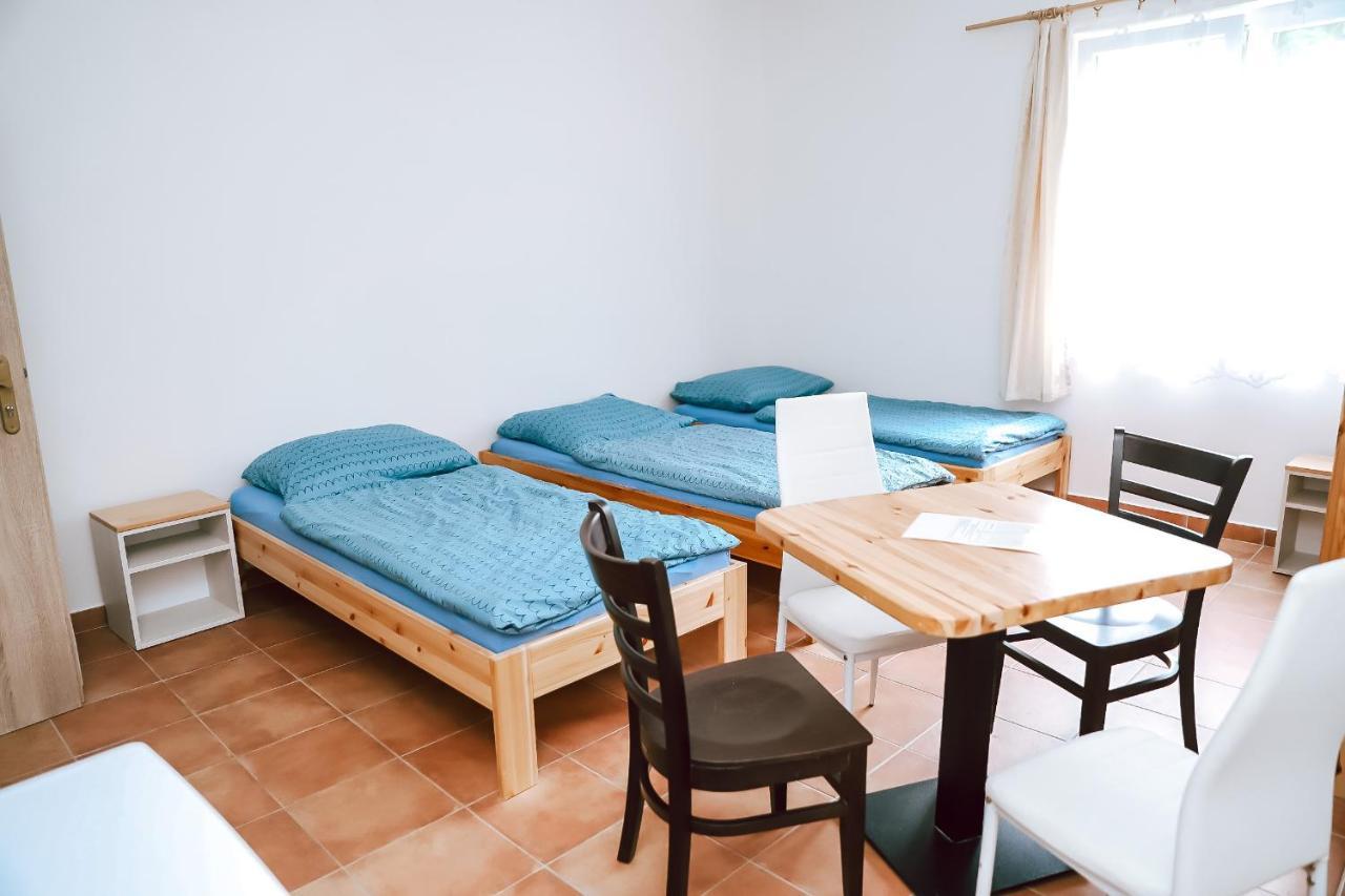 Chaty A Apartmany Hracholusky Kemp Kosatka Pnovany Luaran gambar
