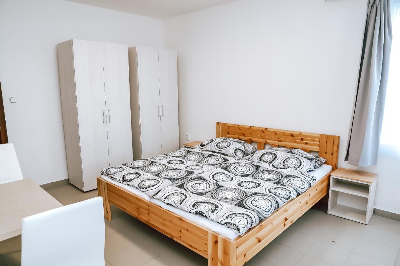 Chaty A Apartmany Hracholusky Kemp Kosatka Pnovany Luaran gambar
