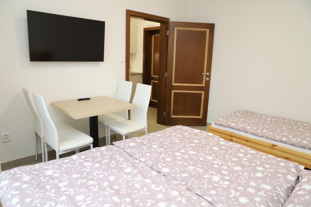 Chaty A Apartmany Hracholusky Kemp Kosatka Pnovany Luaran gambar