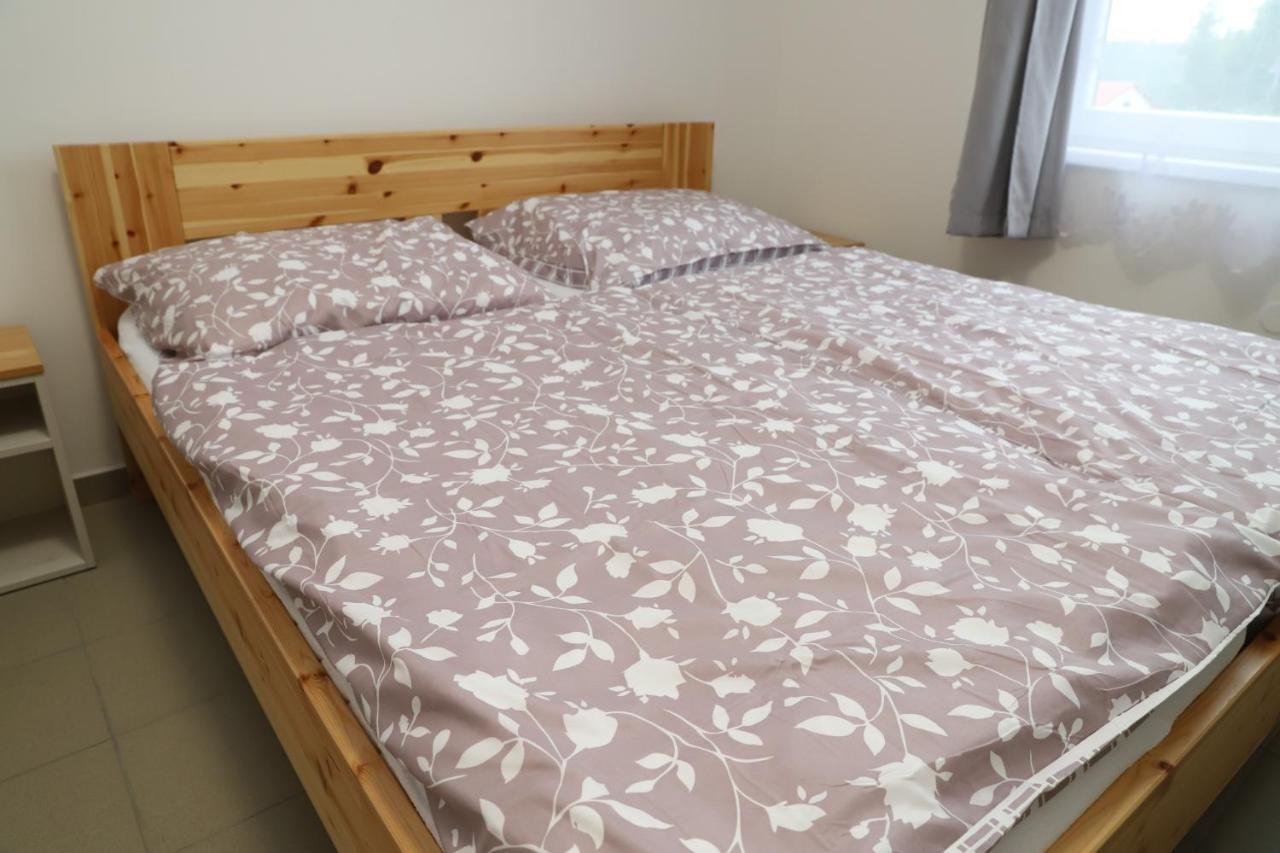 Chaty A Apartmany Hracholusky Kemp Kosatka Pnovany Luaran gambar