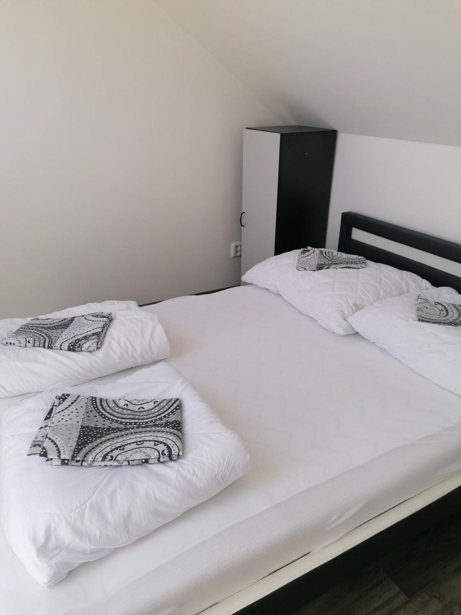 Chaty A Apartmany Hracholusky Kemp Kosatka Pnovany Luaran gambar