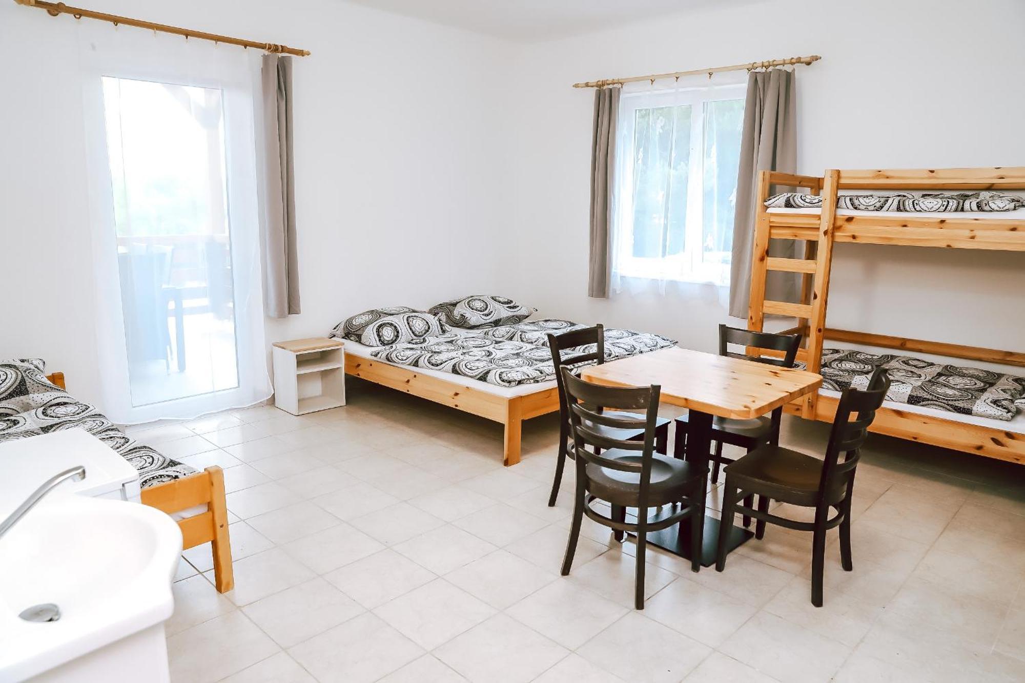 Chaty A Apartmany Hracholusky Kemp Kosatka Pnovany Bilik gambar