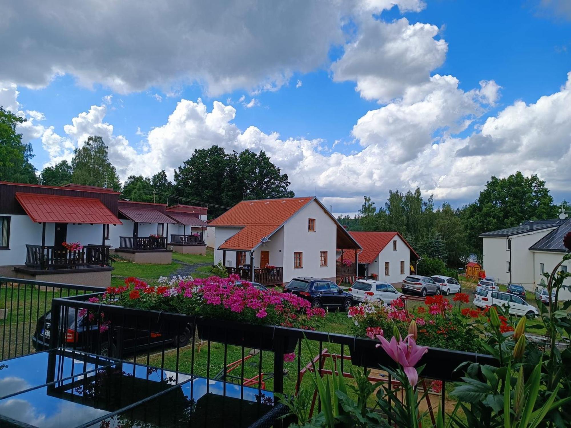 Chaty A Apartmany Hracholusky Kemp Kosatka Pnovany Luaran gambar