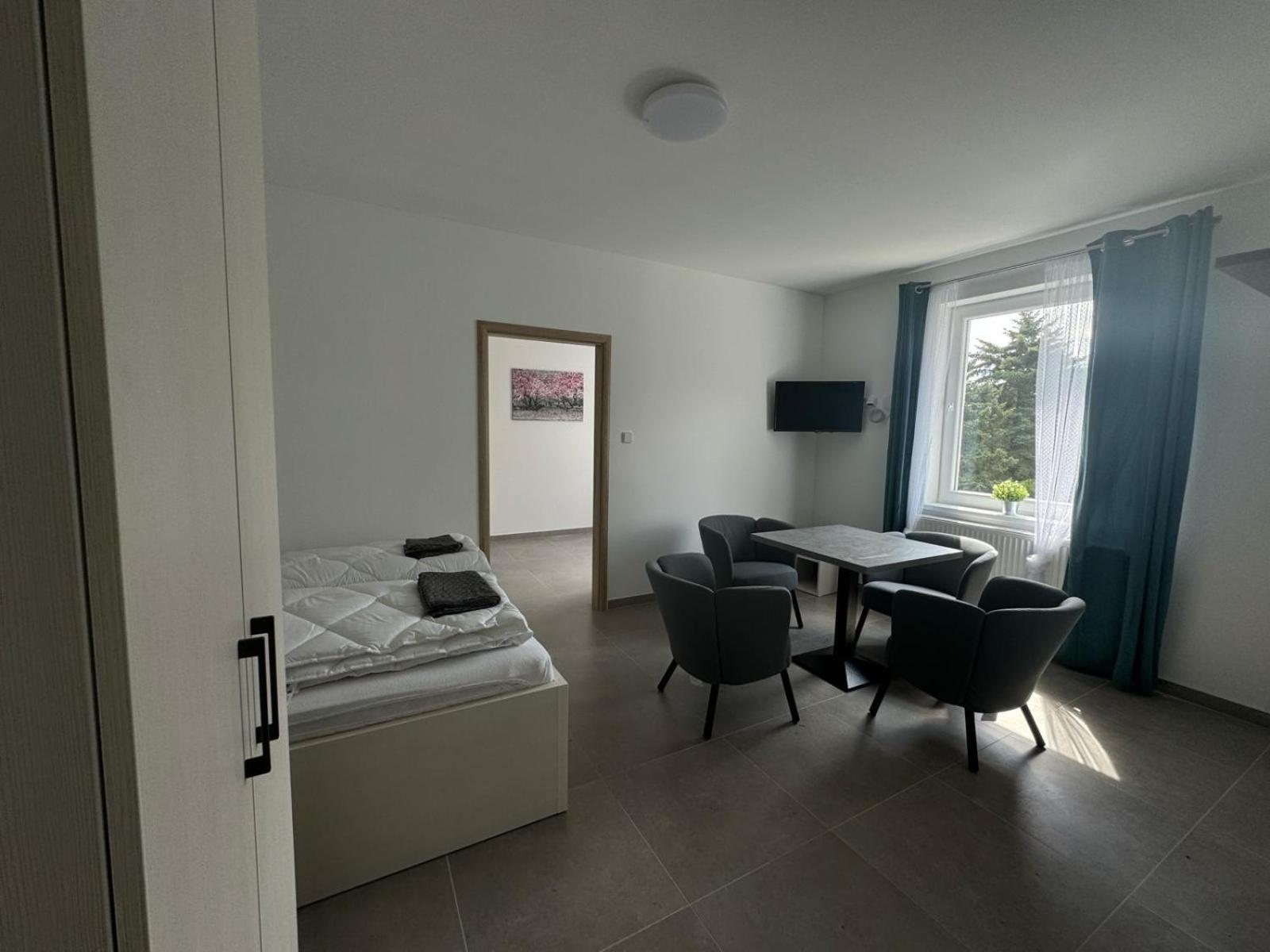 Chaty A Apartmany Hracholusky Kemp Kosatka Pnovany Luaran gambar